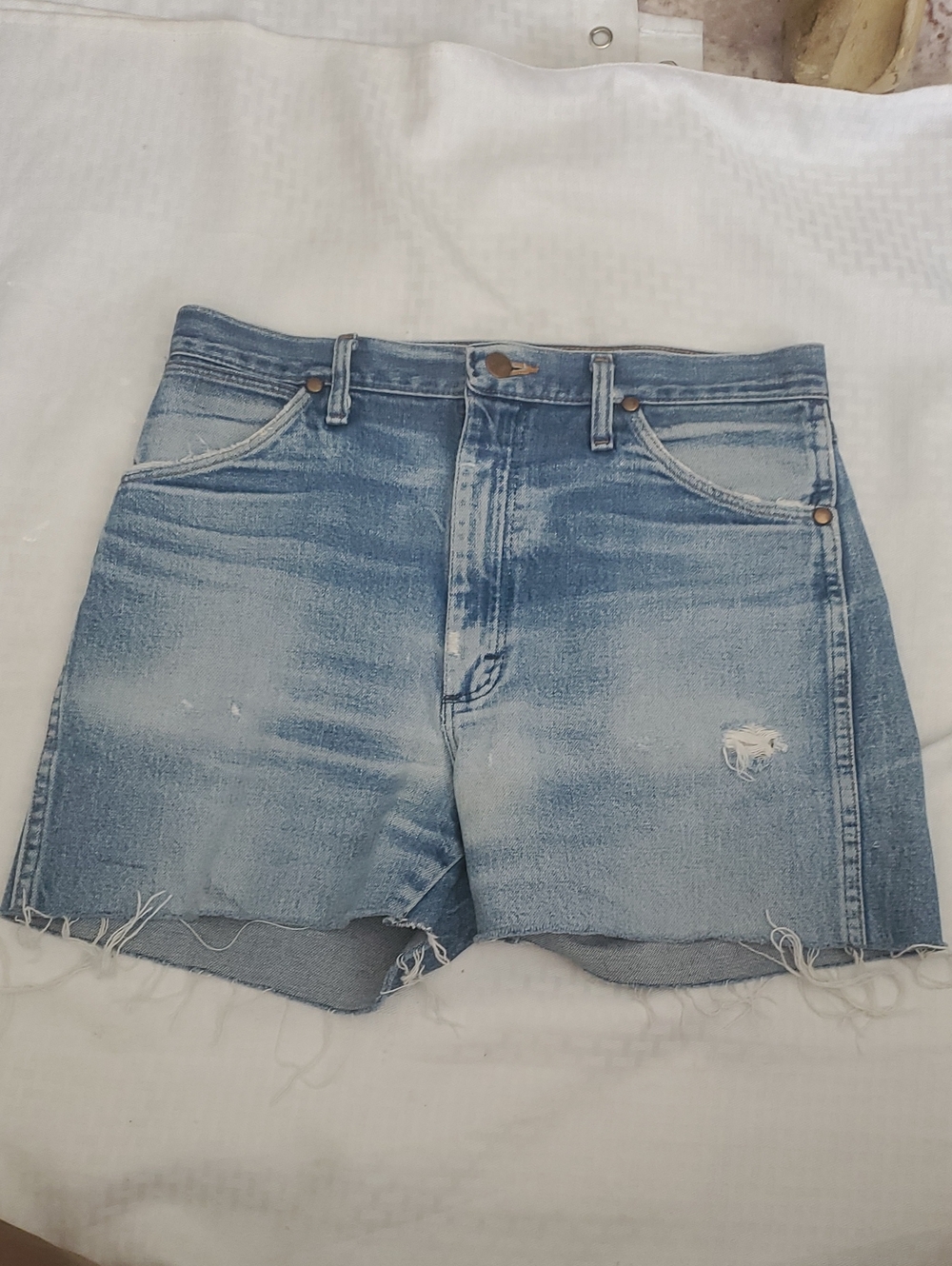 Vtg Wrangler Light Wash Distressed Denim Cutoff Shorts